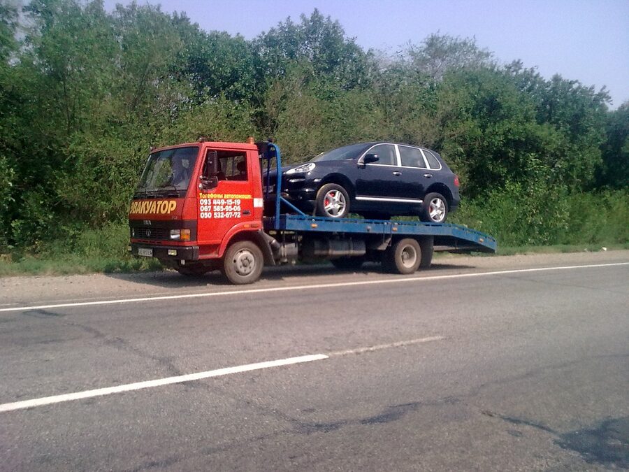 Эвакуация Porsche Cayenne на трассе