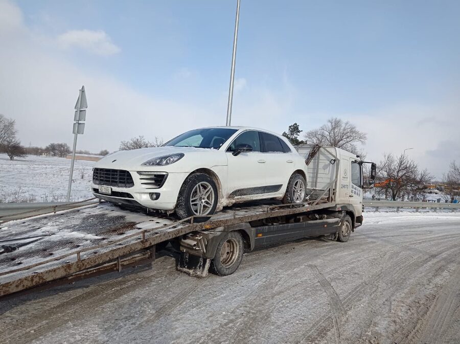 Эвакуация Porsche Macan зимой