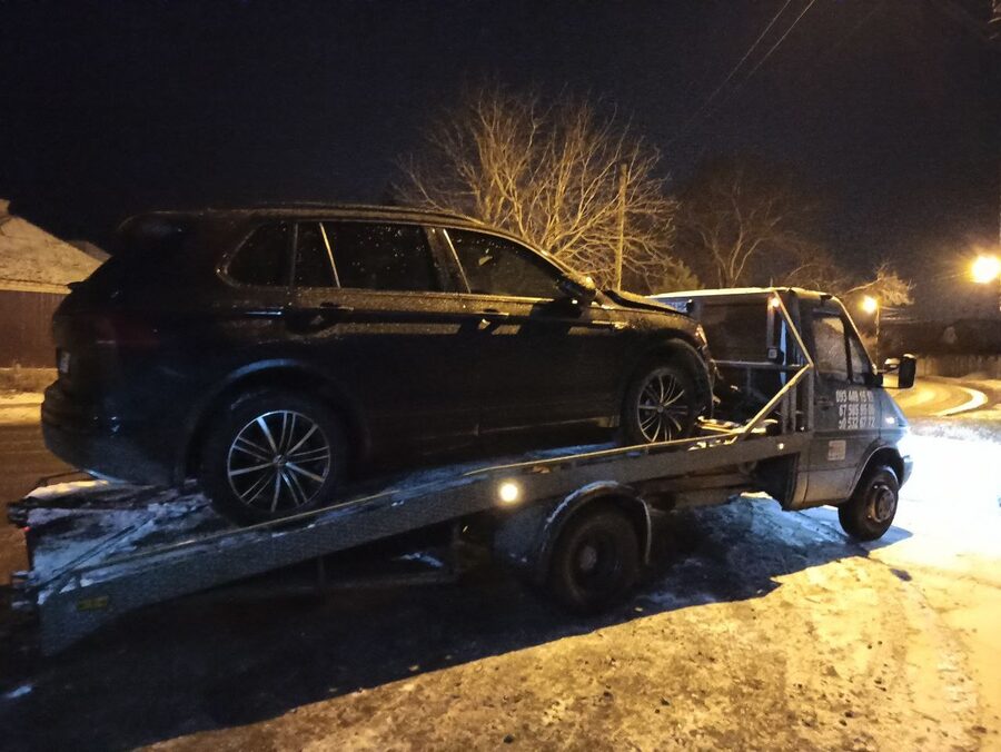 Ночная эвакуация внедорожника Volkswagen Tiguan